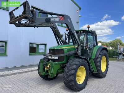 E-FARM: John Deere 6820 Premium - Tractor - id IUVMTN6 - €37,615 - Year of construction: 2002 - Engine hours: 9,400,Engine power (HP): 135,Germany