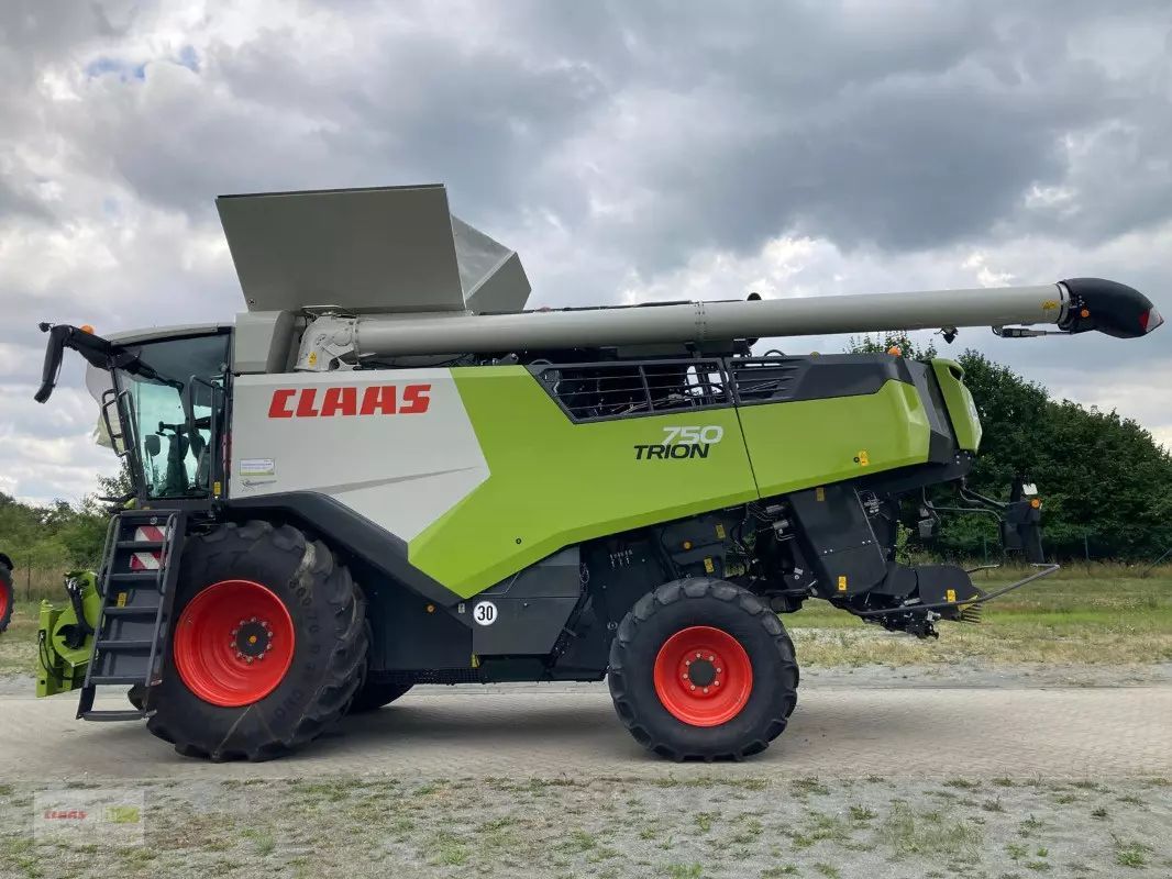 E-FARM: Claas Trion 750 - Kombajn - id IXTSHLR - 295 000 € - Rok výroby: 2022 - Hodiny motoru: 340,Výkon motoru (HP): 435,Německo