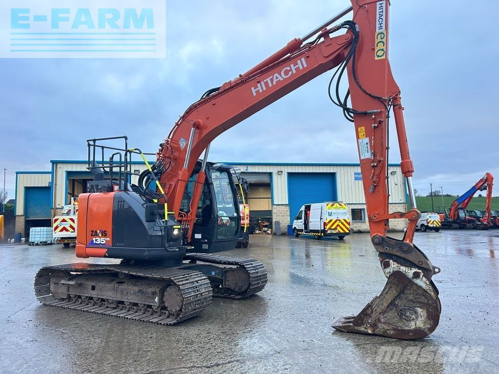Hitachi zx135 us-6 rotational piping Excavadora de orugas 60.927 €