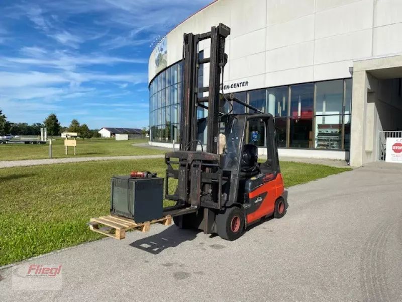 E-FARM: Linde e30-01 - Περονοφόρο ανυψωτικό - id P1KZJJQ - 16.900 € - Χρονία: 2012 - Μετρητής ωρών: 8.402,Γερμανία
