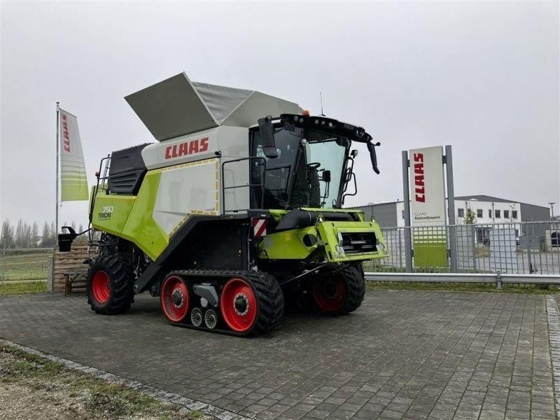 Claas Trion 750 Terra Trac Combine harvester €369,000