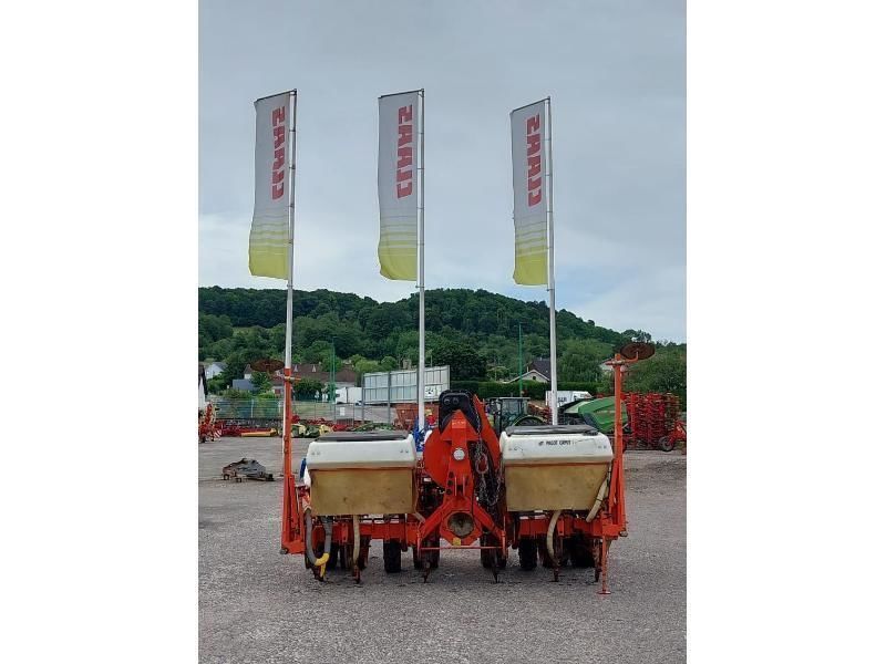 E-FARM: Kuhn maxima - Semoir de précision - id JM4SC5R - 6 500 € - Année: 2005 - France
