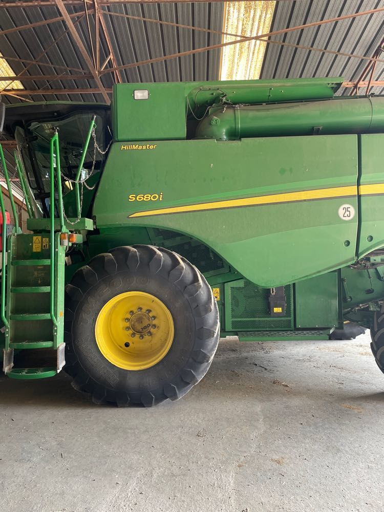 E-FARM: John Deere S 680 i - Moissoneuse-batteuse - id SFNJMRR - 148 000 € - Année: 2013 - Lecture du nombre d'heure: 2 450,France