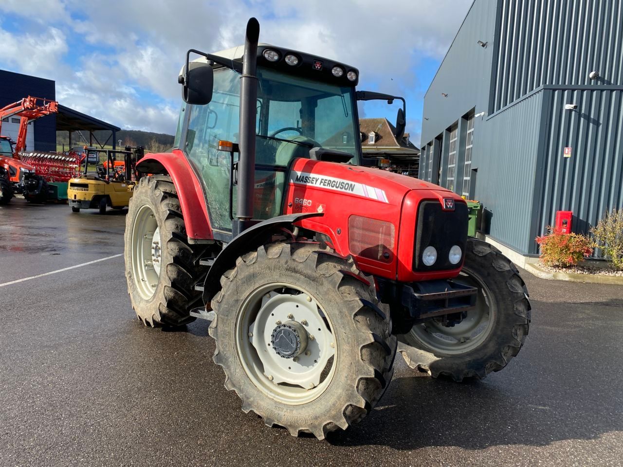 E-FARM: Massey Ferguson 6460 - Traktor - id IDTWQWI - 35.900 € - Baujahr: 2005 - Abgelesene Motorstunden: 5.280,Motorleistung (PS): 115,Frankreich