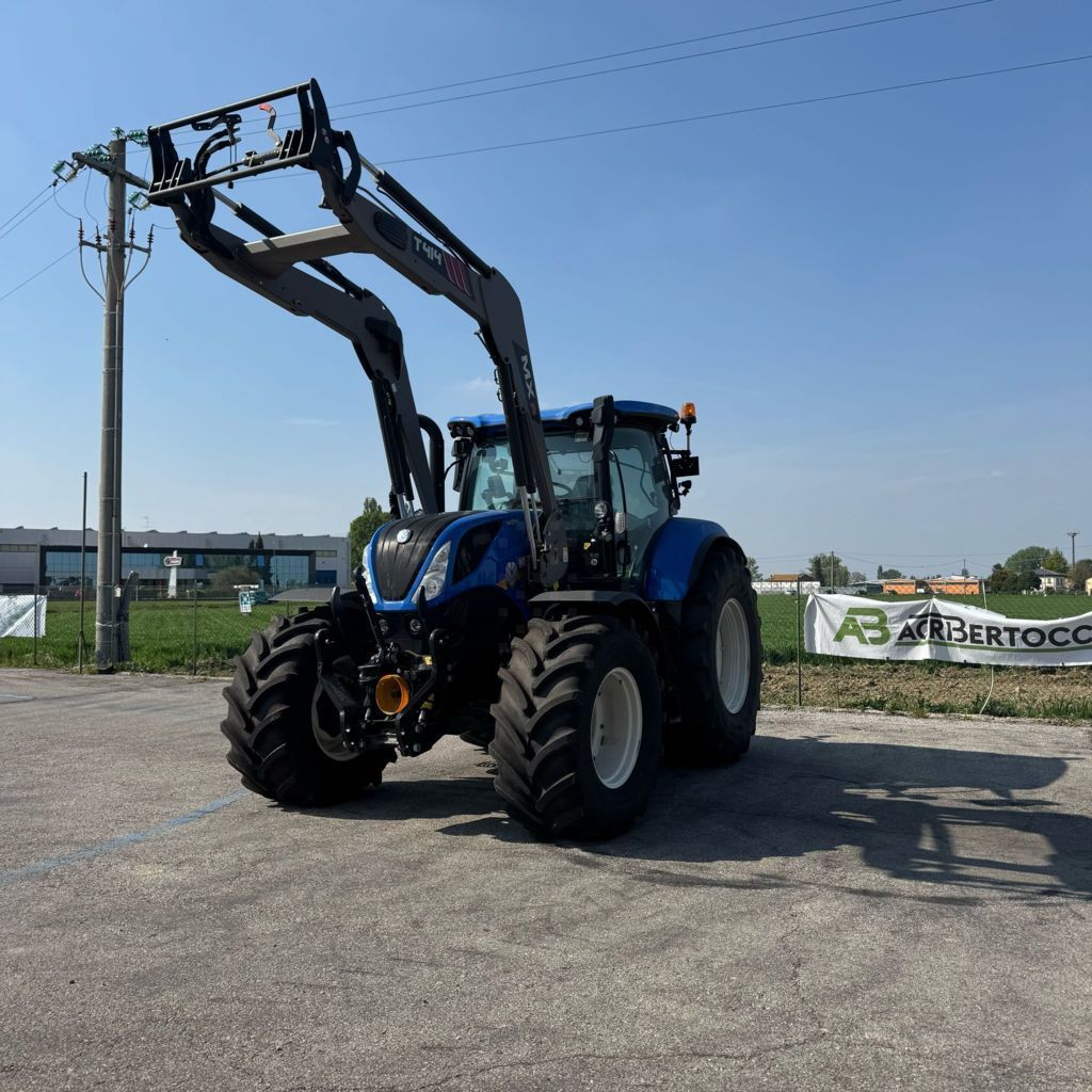 E-FARM: New Holland T7.220 - Tractor - id PMFI4HA - Year of construction: 2024 - Engine hours: 21,Engine power (HP): 200,Italy