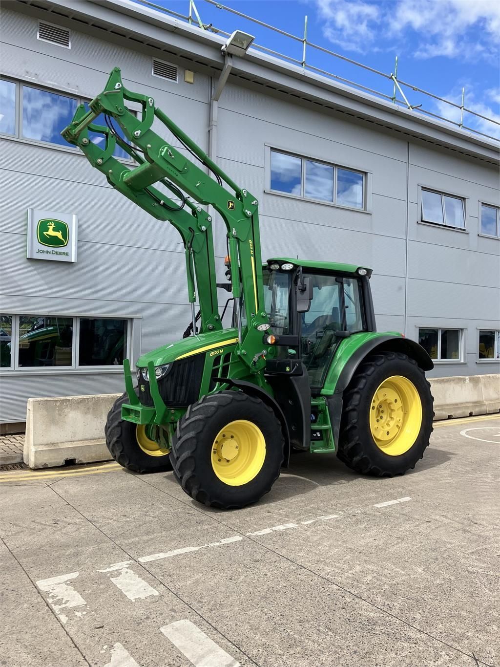 John Deere 6120 M Tractor 85.719 EUR