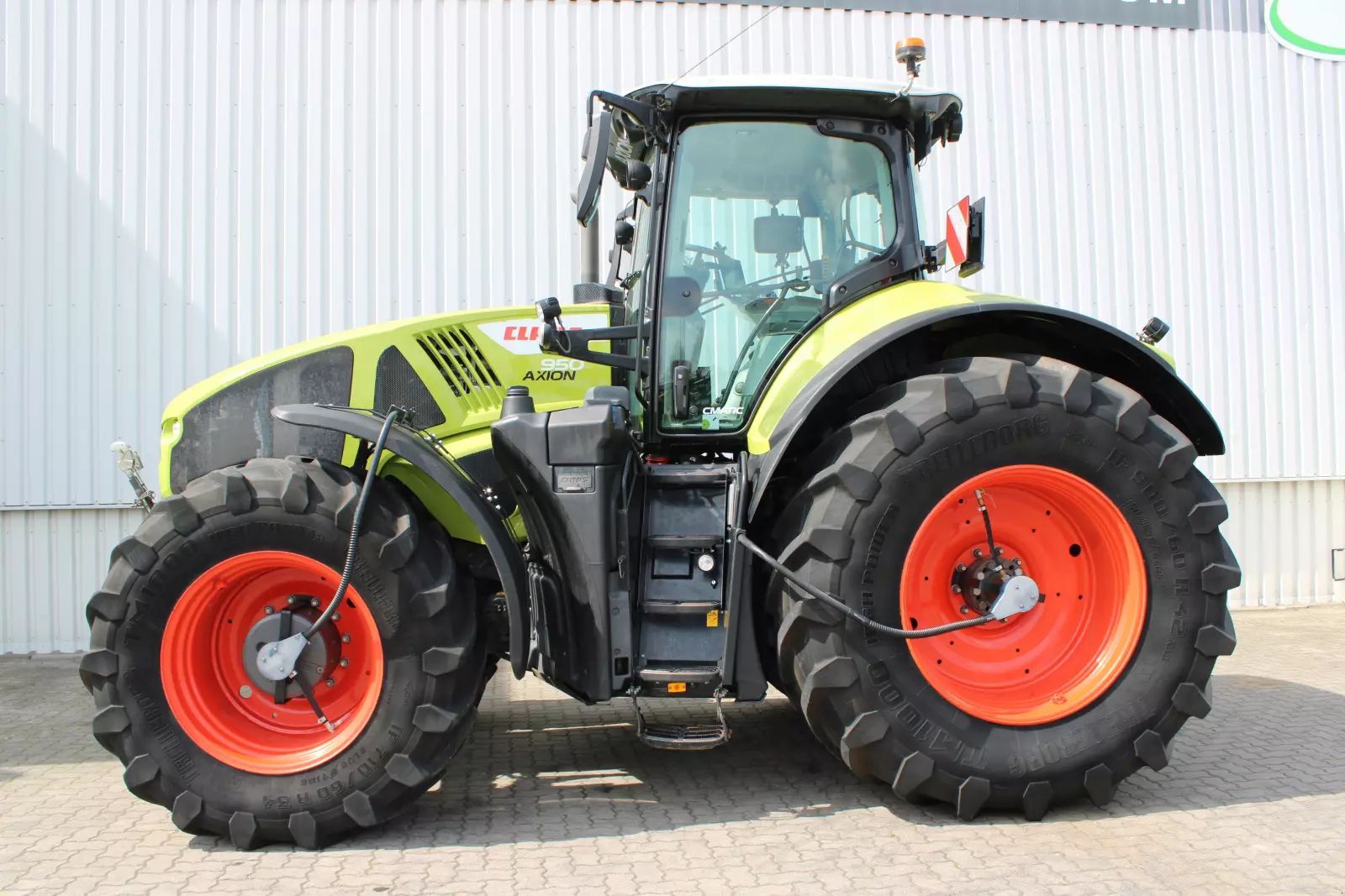 Claas Axion 950 CMATIC Tractor €122,000