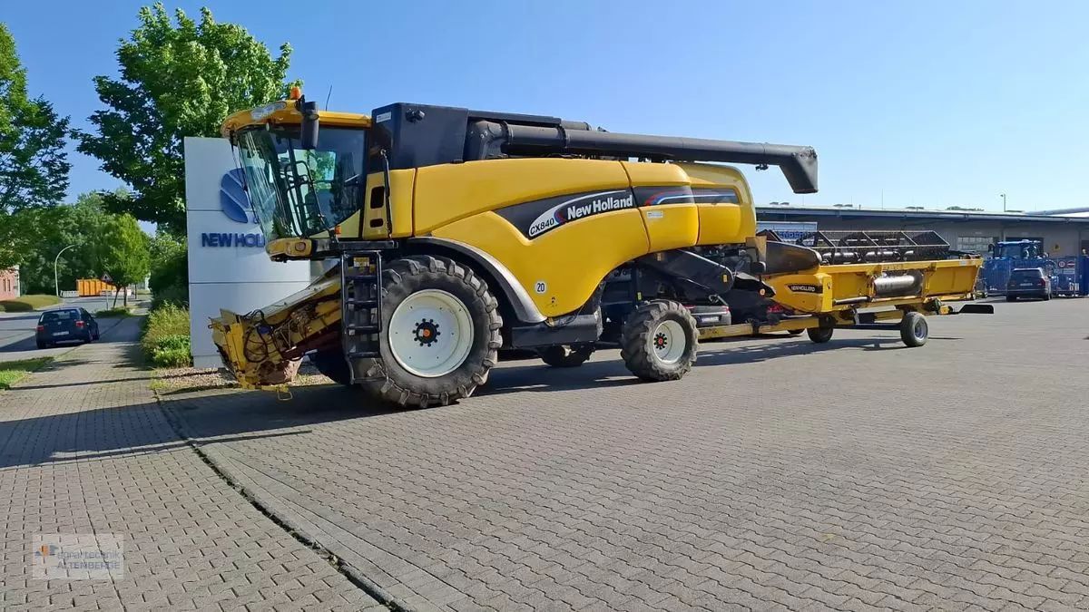E-FARM: New Holland cx 840 - Mähdrescher - id BFJUC49 - Baujahr: 2004 - Abgelesene Motorstunden: 2.371,Motorleistung (PS): 299,Deutschland