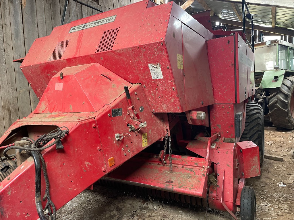 Massey Ferguson 186 baler €35,000