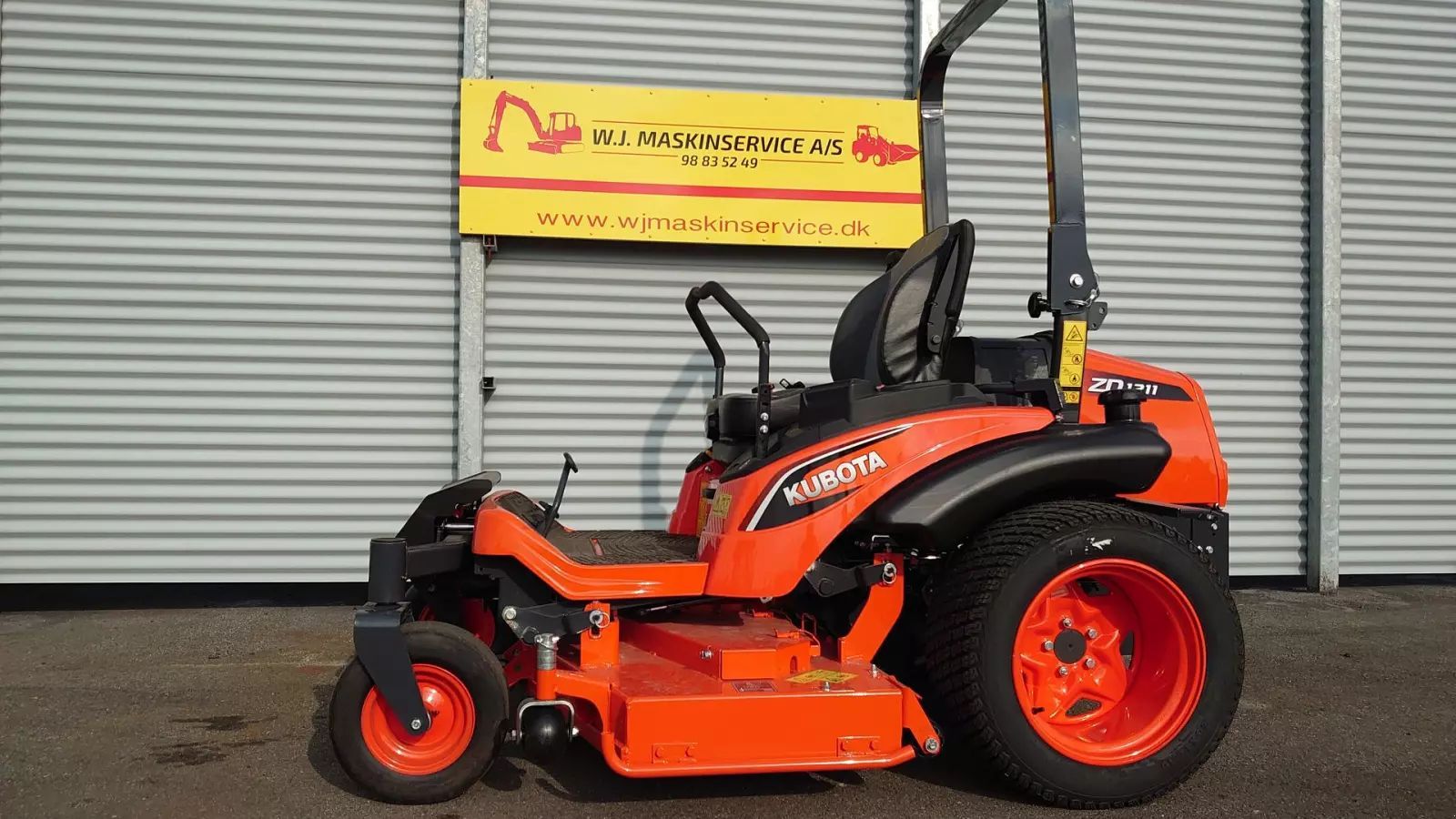 Kubota ZD1211R-60 Lawn mower €20,004