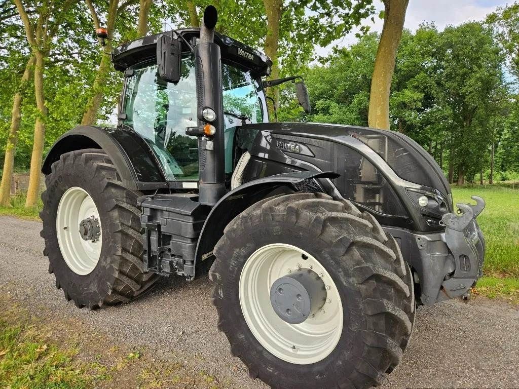 E-FARM: Valtra S374 - Tractor - id IHFVRQE - €119,500 - Year of construction: 2018 - Engine hours: 4,400,Engine power (HP): 400,Netherlands
