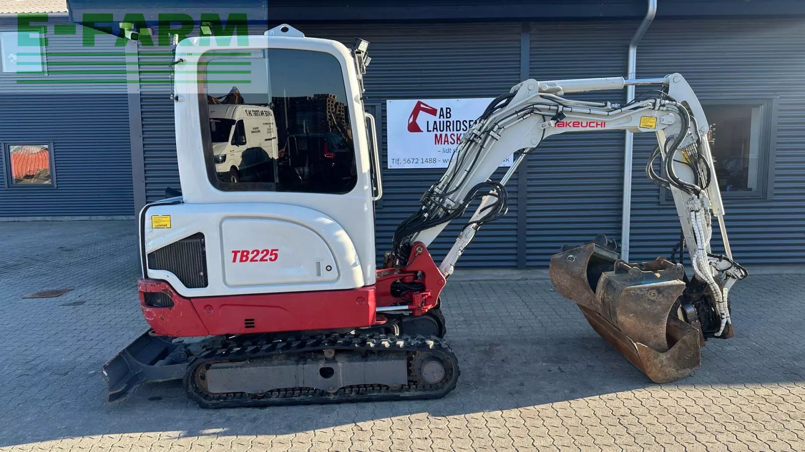 Takeuchi tb225 Excavator 33.980 EUR