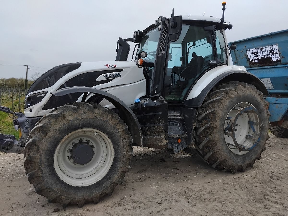 E-FARM: Valtra T144 - Tractor - id WENECTW - 72.000 € - Año: 2020 - Horas: 3000,Francia