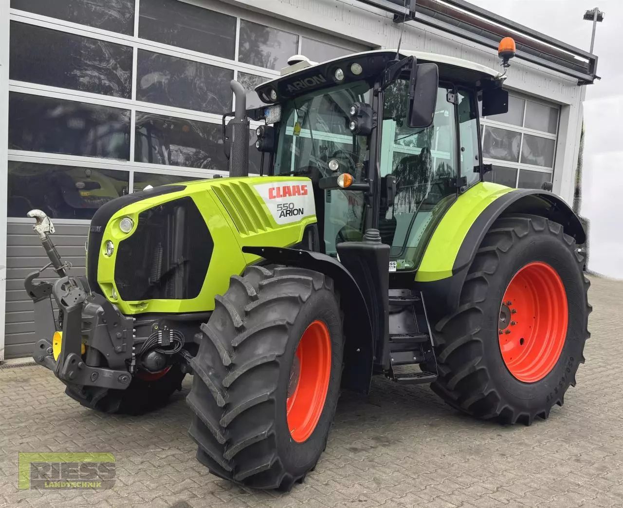 E-FARM: Claas Arion 550 HEXASHIFT CEBIS - Traktor - id B6FXTRA - 67.000 € - Baujahr: 2014 - Abgelesene Motorstunden: 3.579,Motorleistung (PS): 165,Deutschland