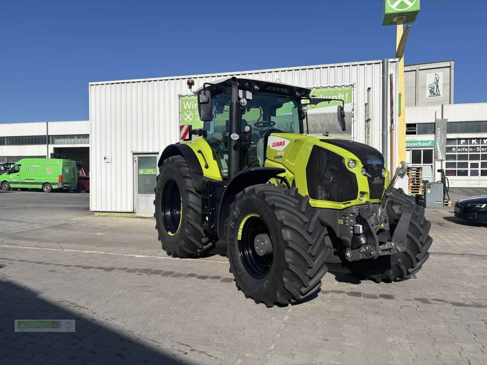Claas Axion 870 CMATIC Tractor €189,000