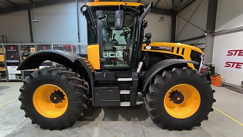 JCB Fastrac 4220 tractor €122,537