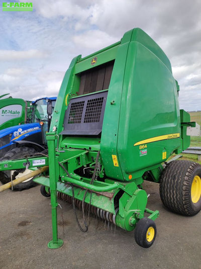 E-FARM: John Deere 864 - Baler - id D9CNGSC - €14,500 - Year of construction: 2015 - Total number of bales produced: 17,100,France