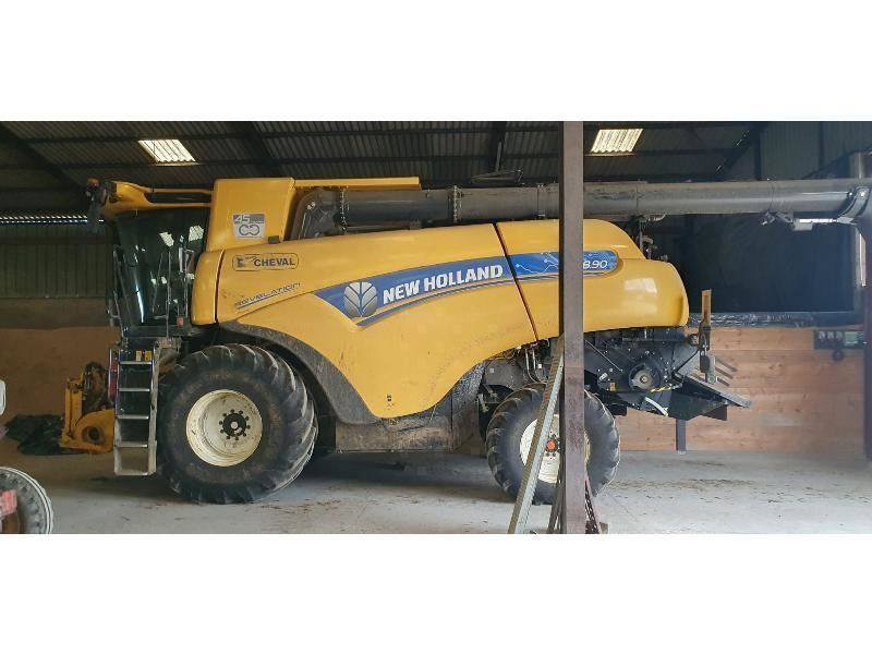 E-FARM: New Holland cr 8.90 - Moissoneuse-batteuse - id GDRQWKP - 295 000 € - Année: 2020 - Lecture du nombre d'heure: 900,France