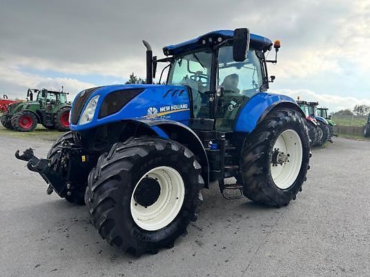 E-FARM: New Holland T 7.260 - Tractor - id YNSNTHI - 80.000 € - Año: 2016 - Horas: 3715,Potencia del motor: 220,Francia