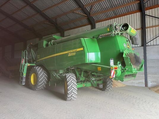 E-FARM: John Deere T660 - Combine harvester - id EZNWWB2 - €280,000 - Year of construction: 2022 - Engine hours: 240,Engine power (HP): 382,France