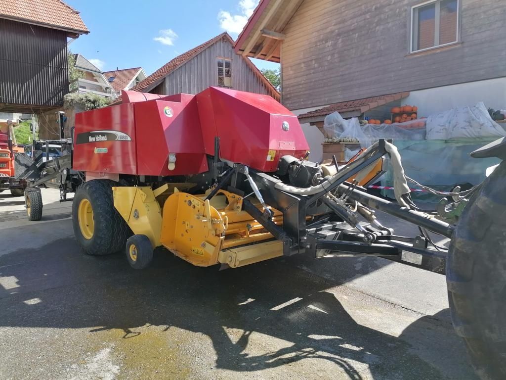 E-FARM: New Holland BB 920 - Empacadora - id IP3GZHN - 25.000 € - Año: 2004 - Suiza
