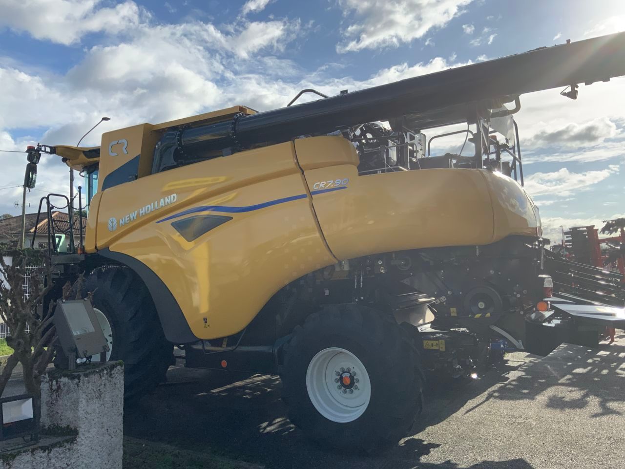 E-FARM: New Holland cr 7.90 - Moissoneuse-batteuse - id Z3WDNXE - Année: 2024 - France