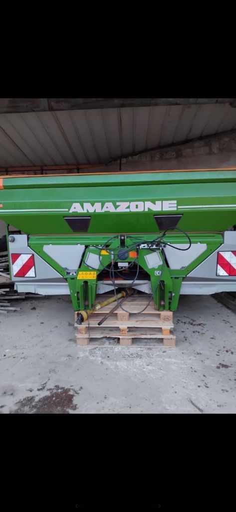 E-FARM: Amazone zam 3000 ultra profis - Fertiliser spreader - id ARLFHKX - €5,800 - Year of construction: 2006 - France