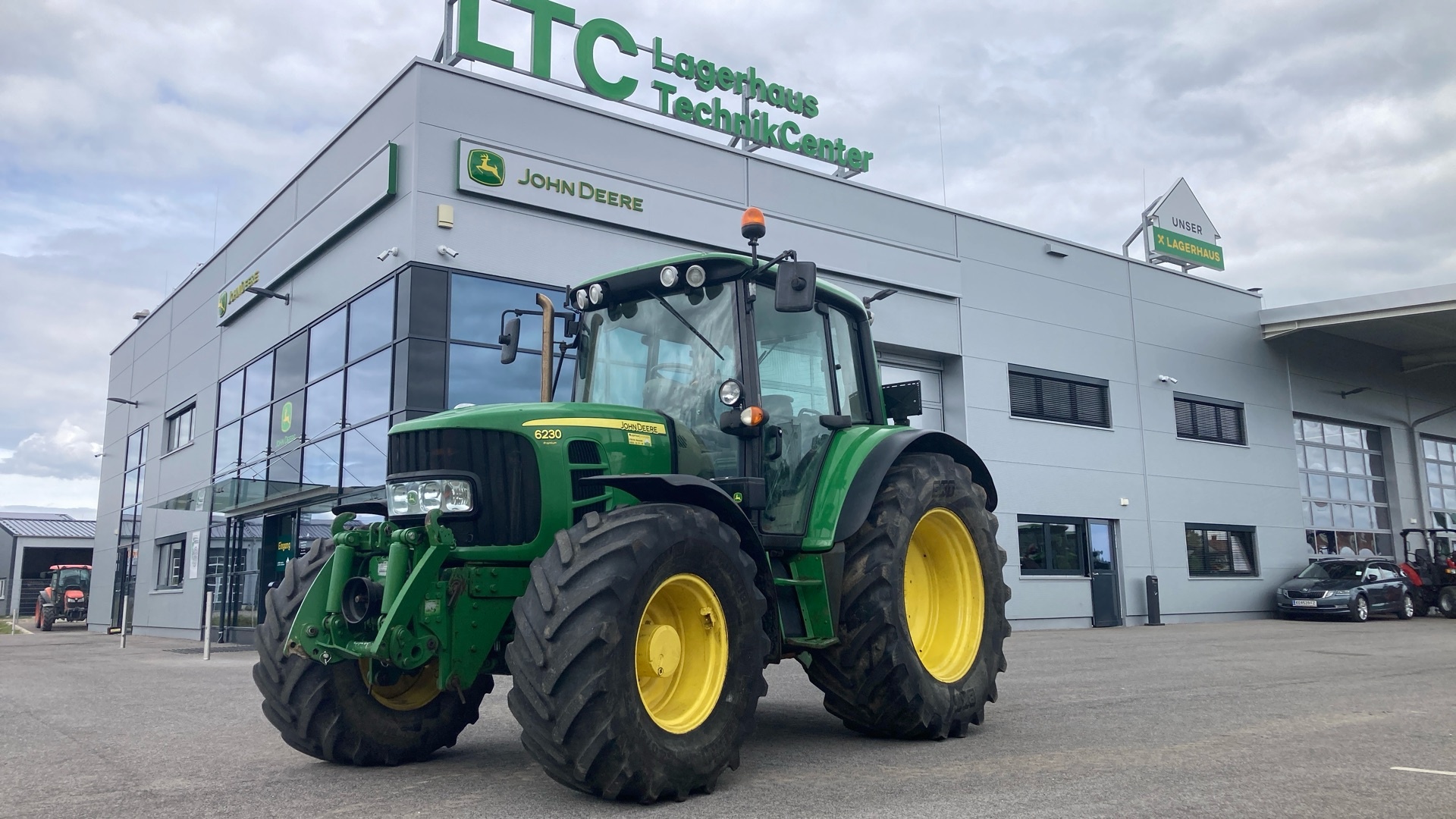 John Deere 6230 Premium tractor 47 788 €