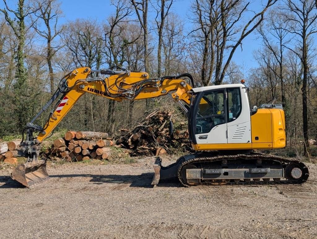Liebherr r 914 compact litronic Crawler excavator €83,500