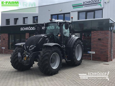 E-FARM: Valtra T215 - Tractor - id AT2GIUS - €148,500 - Year of construction: 2023 - Engine hours: 420,Engine power (HP): 235,Germany