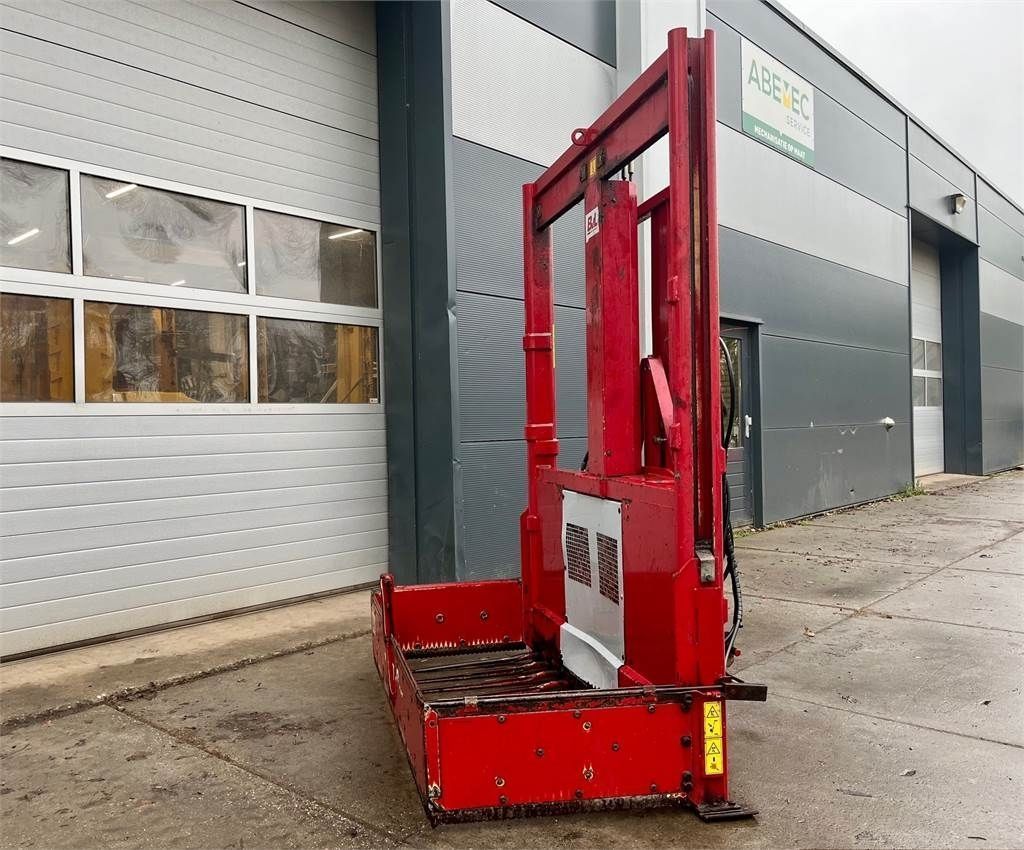 E-FARM: BVL topstar 170 kuilsnijder met hefmast - Maszyna do hodowli zwierząt - id ZJDBZUW - 2150 € - Rok produkcji: 2014 - Niderlandy