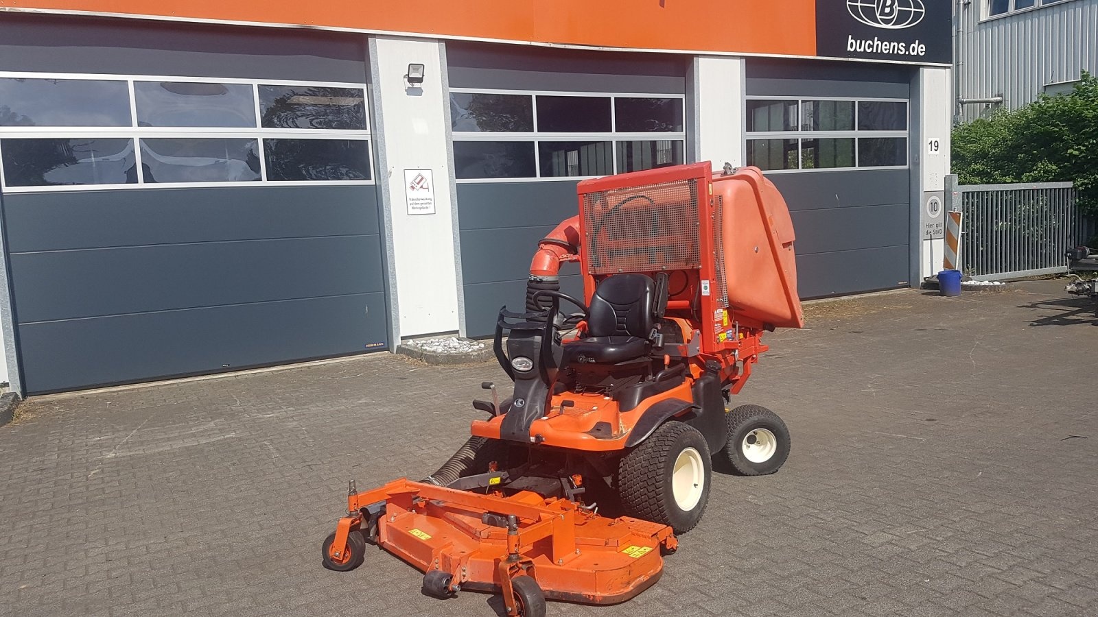 Kubota f3680 allrad lawn_mower €17,750