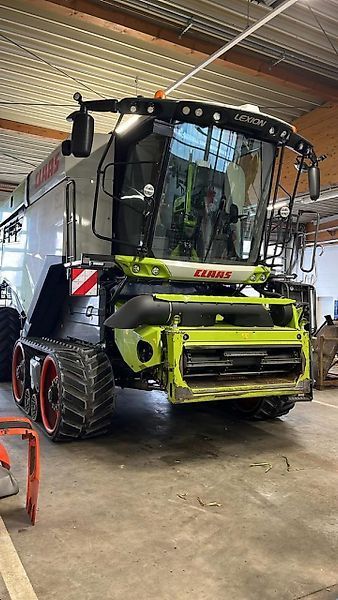 Claas Lexion 8700 Terra Trac Combine harvester €299,000