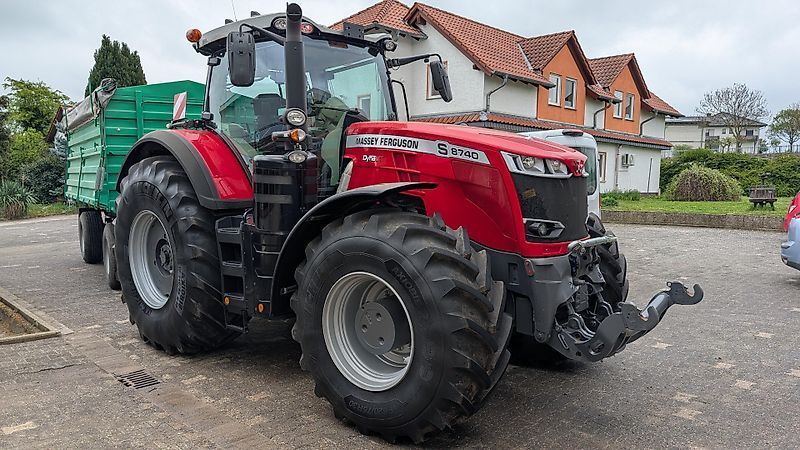 Massey Ferguson 8740 S Tractor €199,500