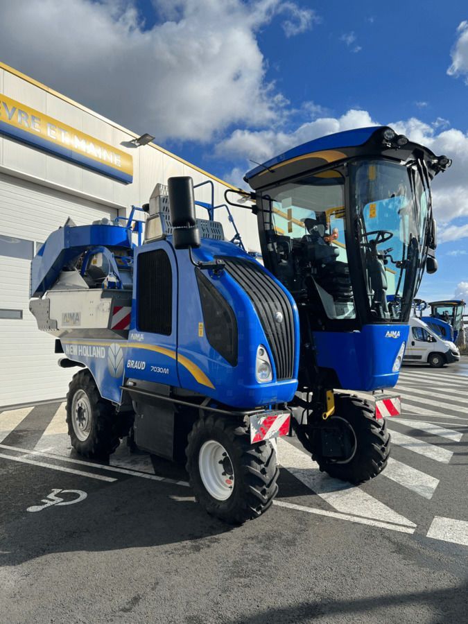 E-FARM: New Holland Braud 7030M - Kombajn do zbioru winogron - id WZDSKJY - Rok produkcji: 2021 - Francja