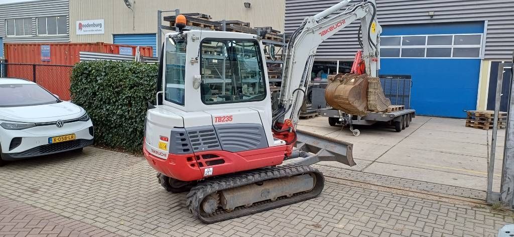 Takeuchi tb 235 cr Mini-pelle 27 500 €