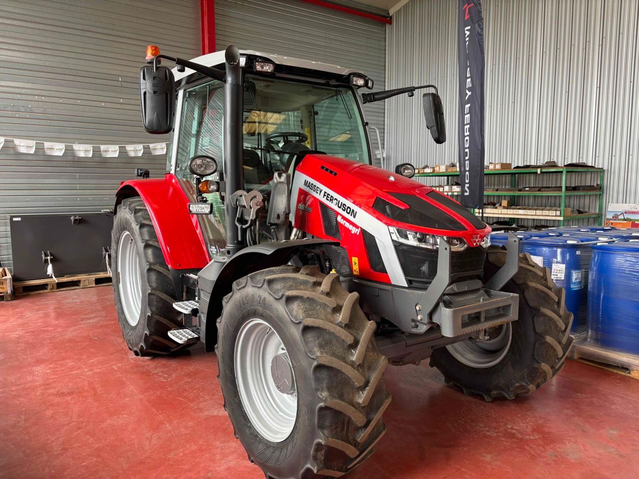 E-FARM: Massey Ferguson 5S.115 - Tracteur - id EVJLHS7 - 75 500 € - Année: 2023 - Lecture du nombre d'heure: 1 100,Puissance du moteur (chevaux): 115,France
