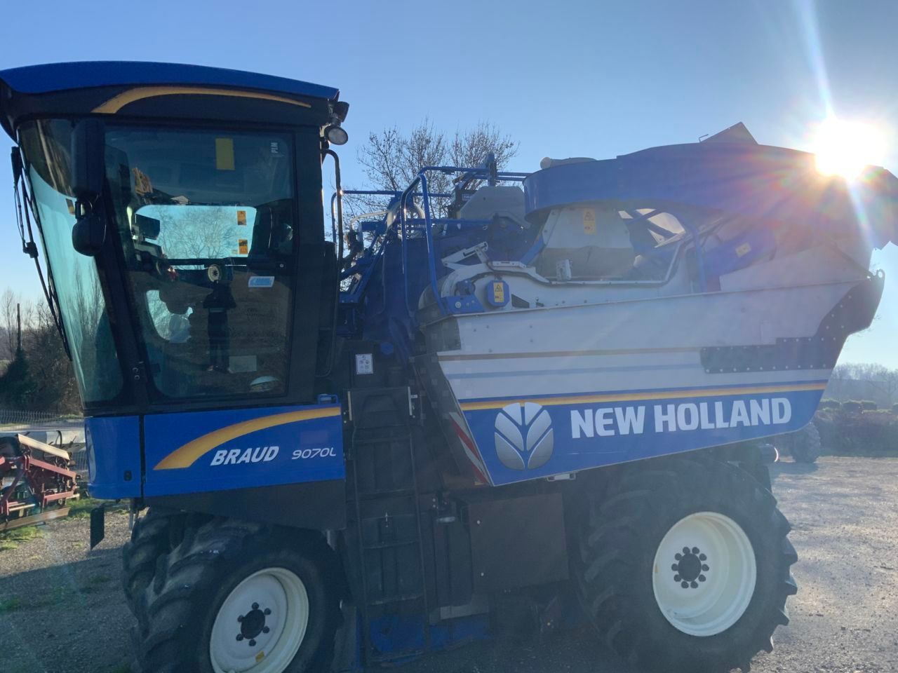 E-FARM: New Holland Braud 9070L - Traubenernter - id FGKH8BF - Baujahr: 2019 - Frankreich