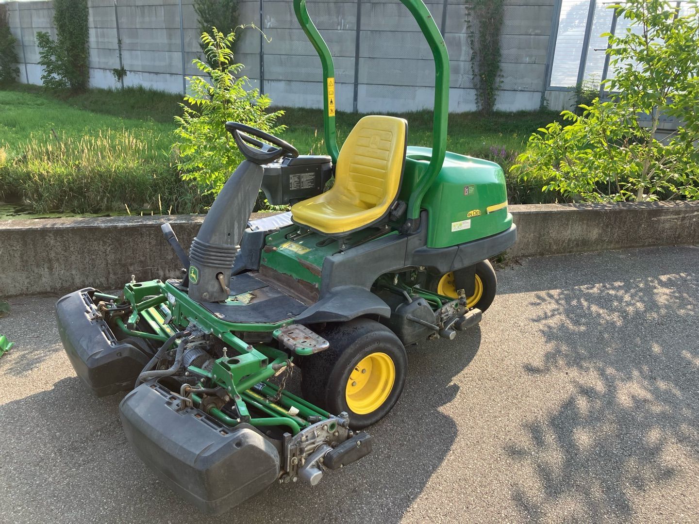 E-FARM: John Deere Greenmäher 2500E - Rasenmäher - id F1UHCPZ - 5.750 € - Baujahr: 2011 - Österreich