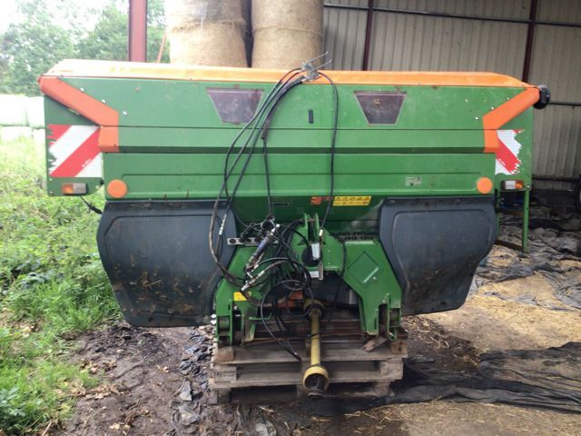 E-FARM: Amazone ZA-M 3001 - Epandeur d'engrais - id 7YKBMYL - 6 900 € - Année: 2014 - France
