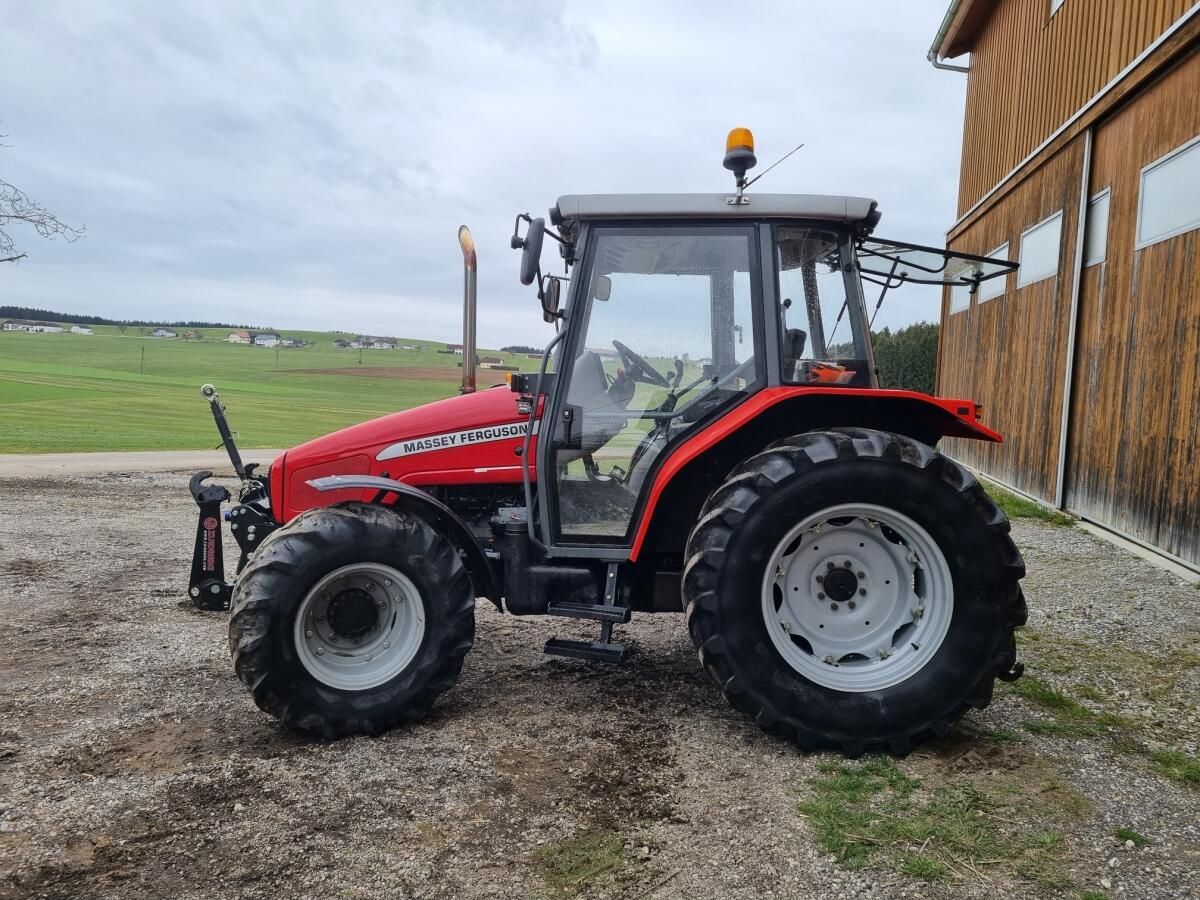 E-FARM: Massey Ferguson - Tractor - id GWZZUHM - €30,000 - Year of construction: 2000 - Austria