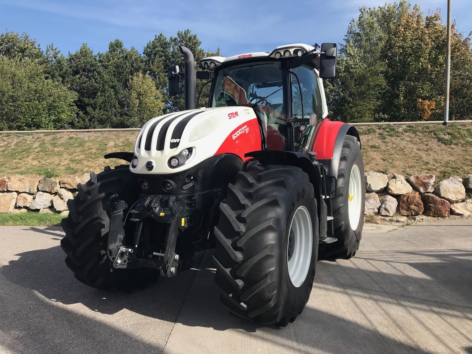 E-FARM: Steyr Terrus 6300 CVT - Trattore - id NR8KF3A - 201.667 € - Anno di costruzione: 2023 - Ore: 340,Potenza del motore: 300,Austria