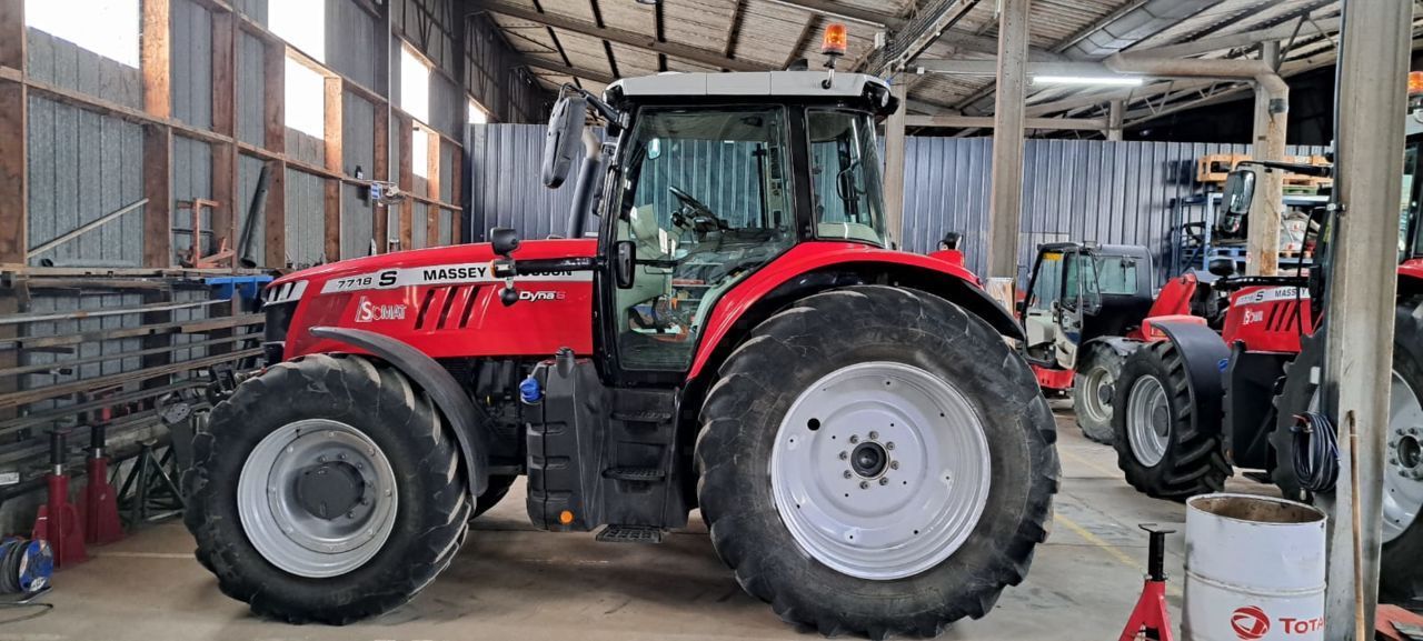 E-FARM: Massey Ferguson 7718S Efficient - Tractor - id ZKNGEH4 - €90,000 - Year of construction: 2022 - Engine hours: 2,700,Engine power (HP): 180,France