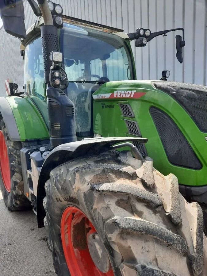 E-FARM: Fendt 718 Vario - Traktor - id 4C5EUJG - 90.000 € - Baujahr: 2022 - Abgelesene Motorstunden: 4.800,Motorleistung (PS): 180,Frankreich