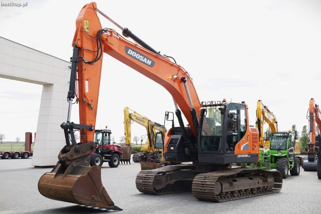 Doosan dx 235 lcr Crawler excavator €77,500