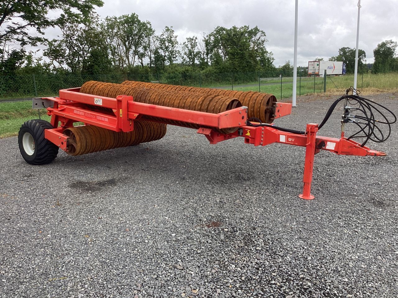 E-FARM: Quivogne rollmot 830 - Prések és hengerek - id VZJZMQS - 10 400 EUR - Gyártási év: 2019 - Franciaország
