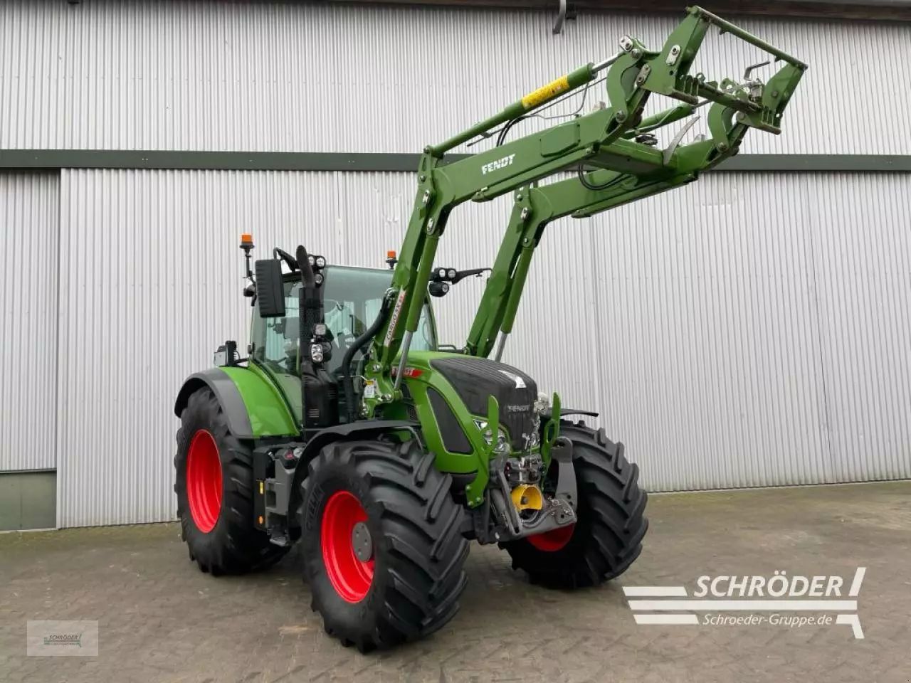 E-FARM: Fendt 724 Vario ProfiPlus - Traktor - id 9A9T4XN - 185.885 € - Baujahr: 2023 - Abgelesene Motorstunden: 1.780,Motorleistung (PS): 238,Deutschland