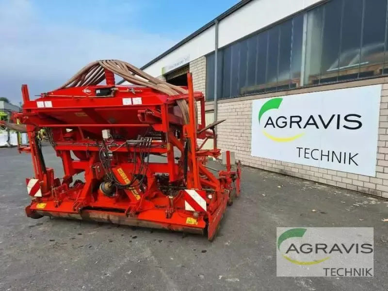 E-FARM: Kuhn hr 3003 - Herse rotative - id ZCF2GDE - 13 300 € - Année: 2002 - Allemagne