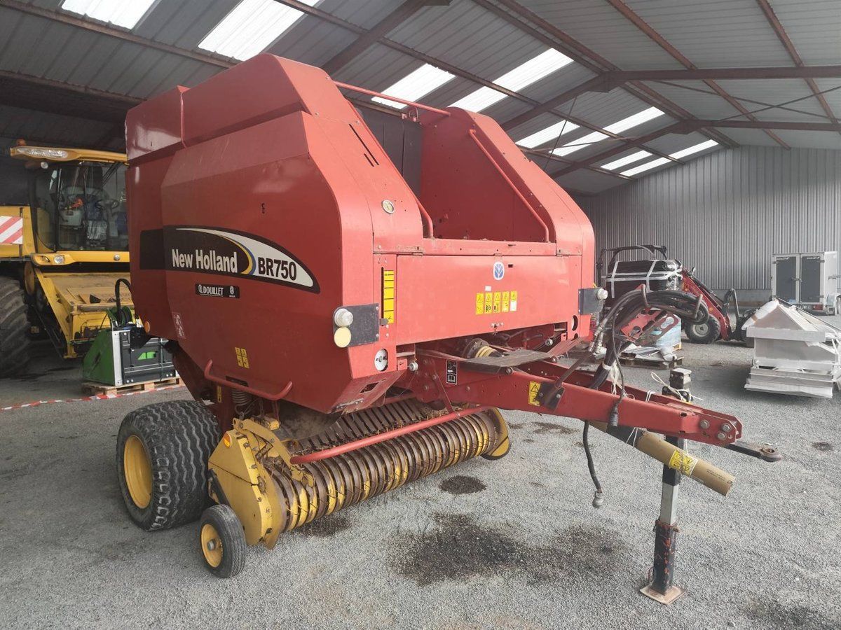 New Holland BR750 Baler €3,600