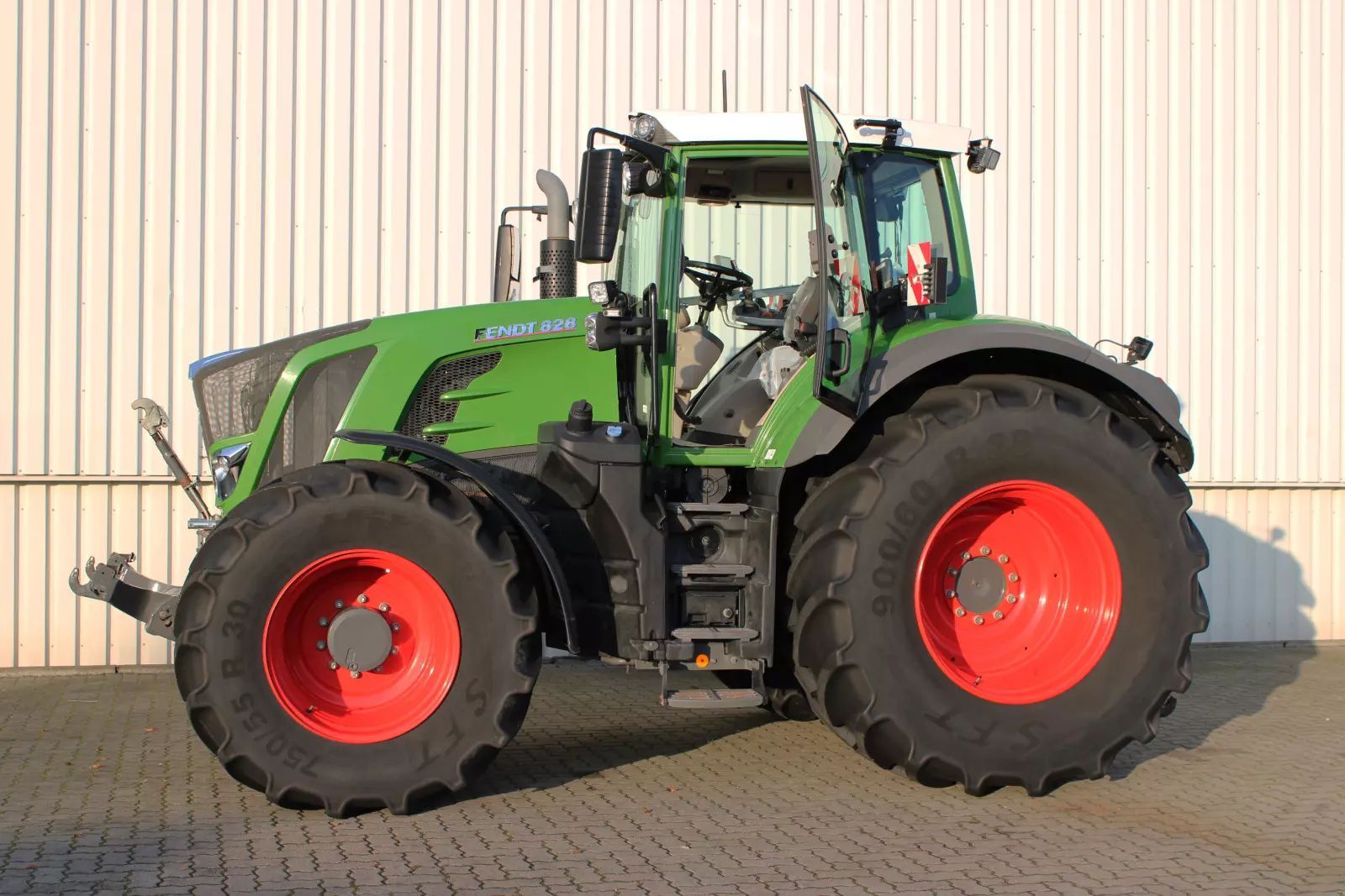 Fendt 828 Vario ProfiPlus Tractor €159,000